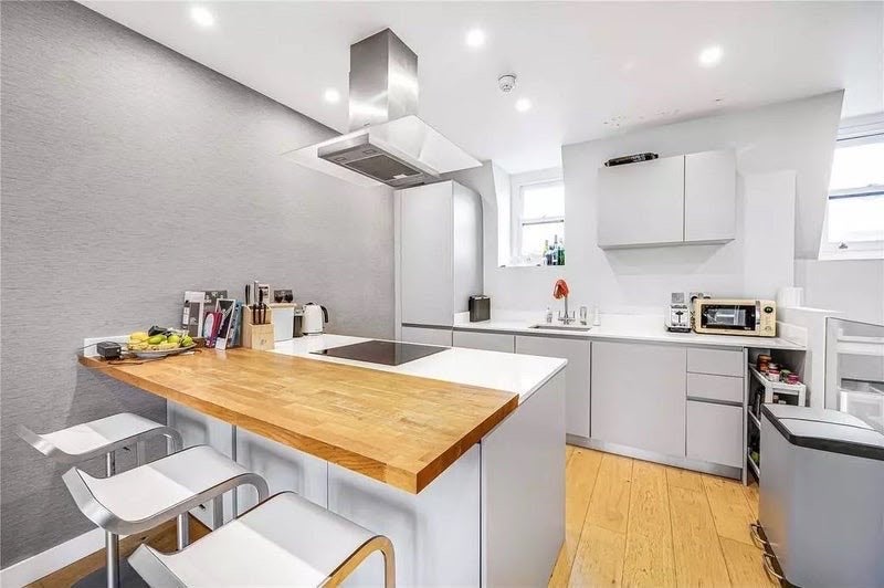 Room Lillie Road in Greater London