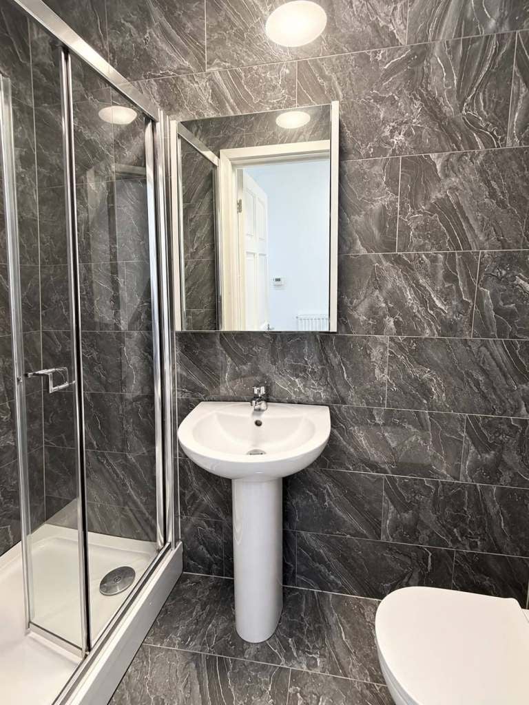 Flat Ellerdine Road in Greater London