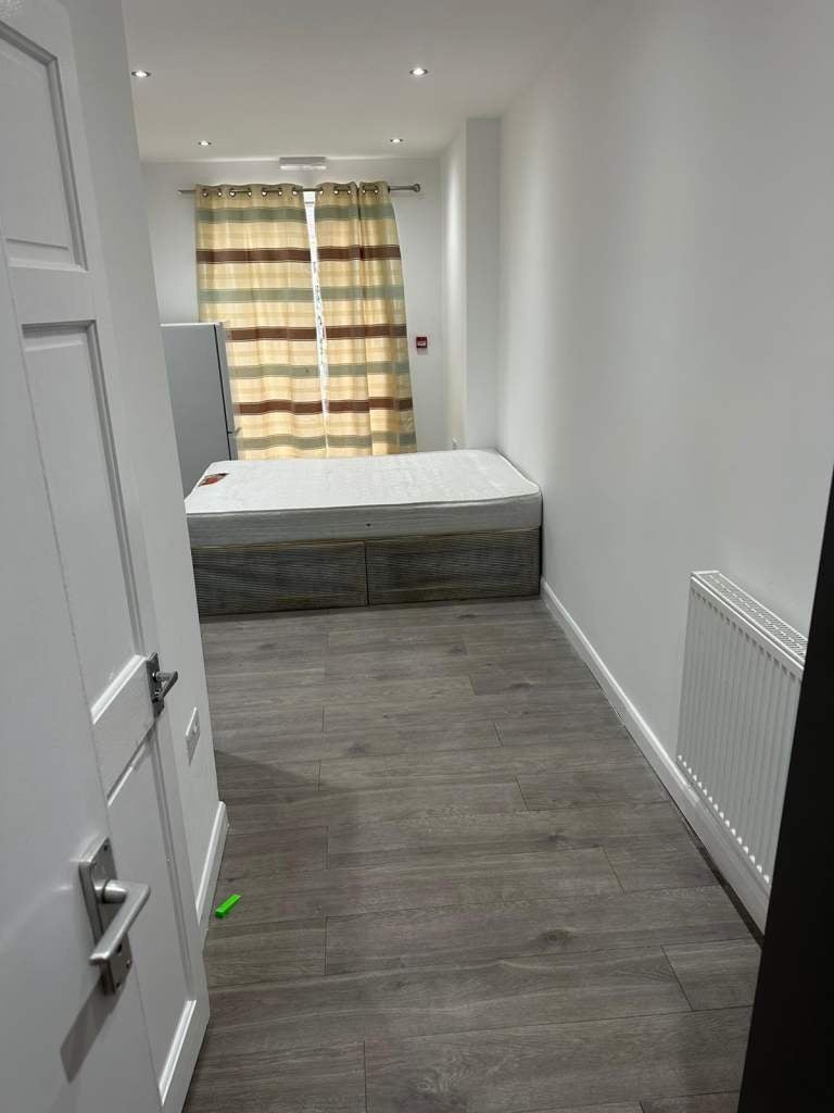 Flat Ellerdine Road in Greater London