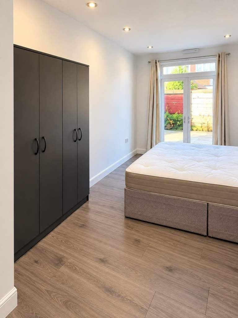 Flat Ellerdine Road in Greater London