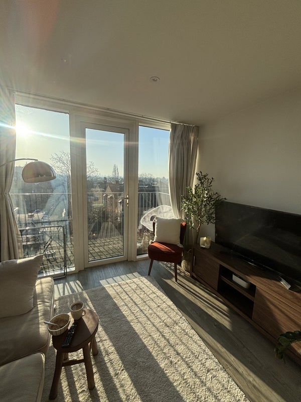 Room Tooting High Street in Greater London