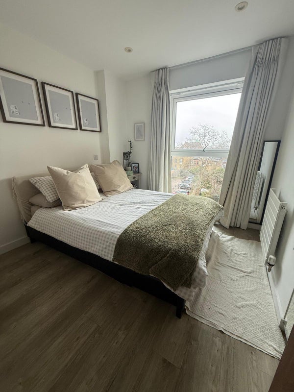 Room Tooting High Street in Greater London