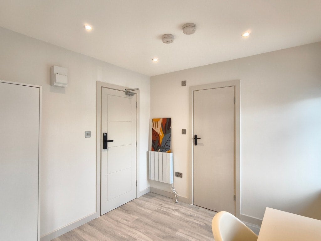 Flat Bisson Road in Greater London