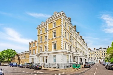 Flat Elm Place in Greater London