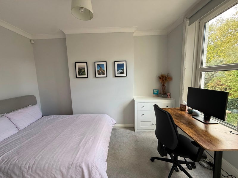 Flat Dyne Road in Greater London