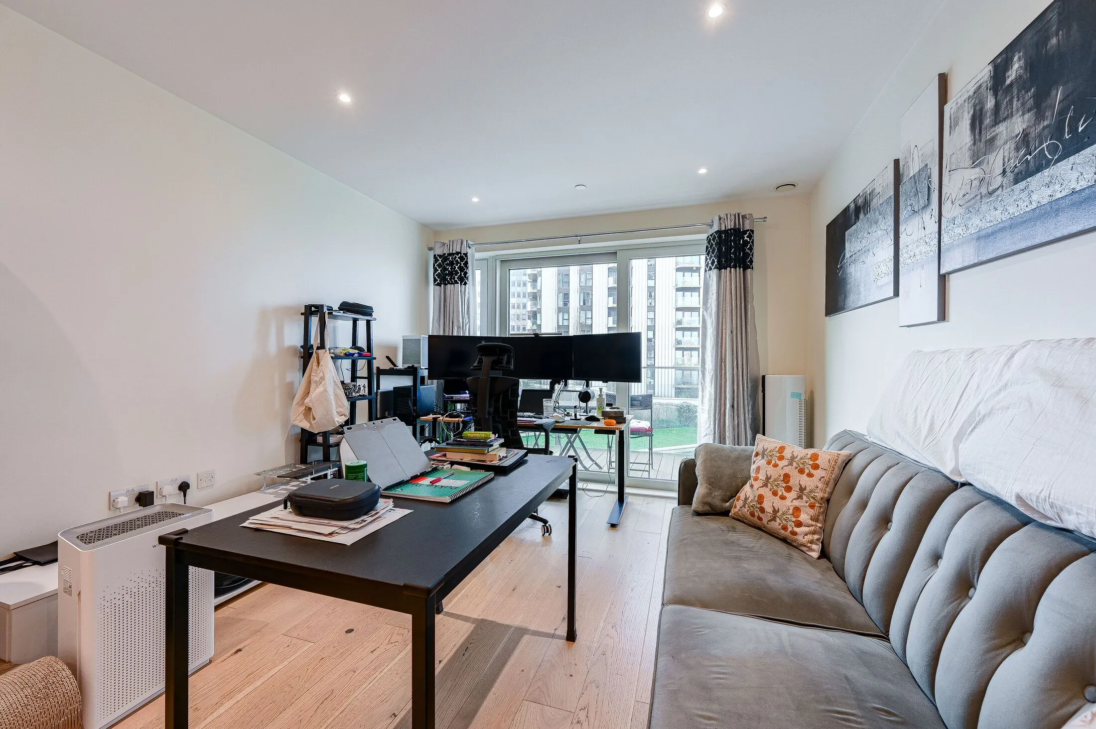 Flat Duke of Wellington Avenue in Greater London