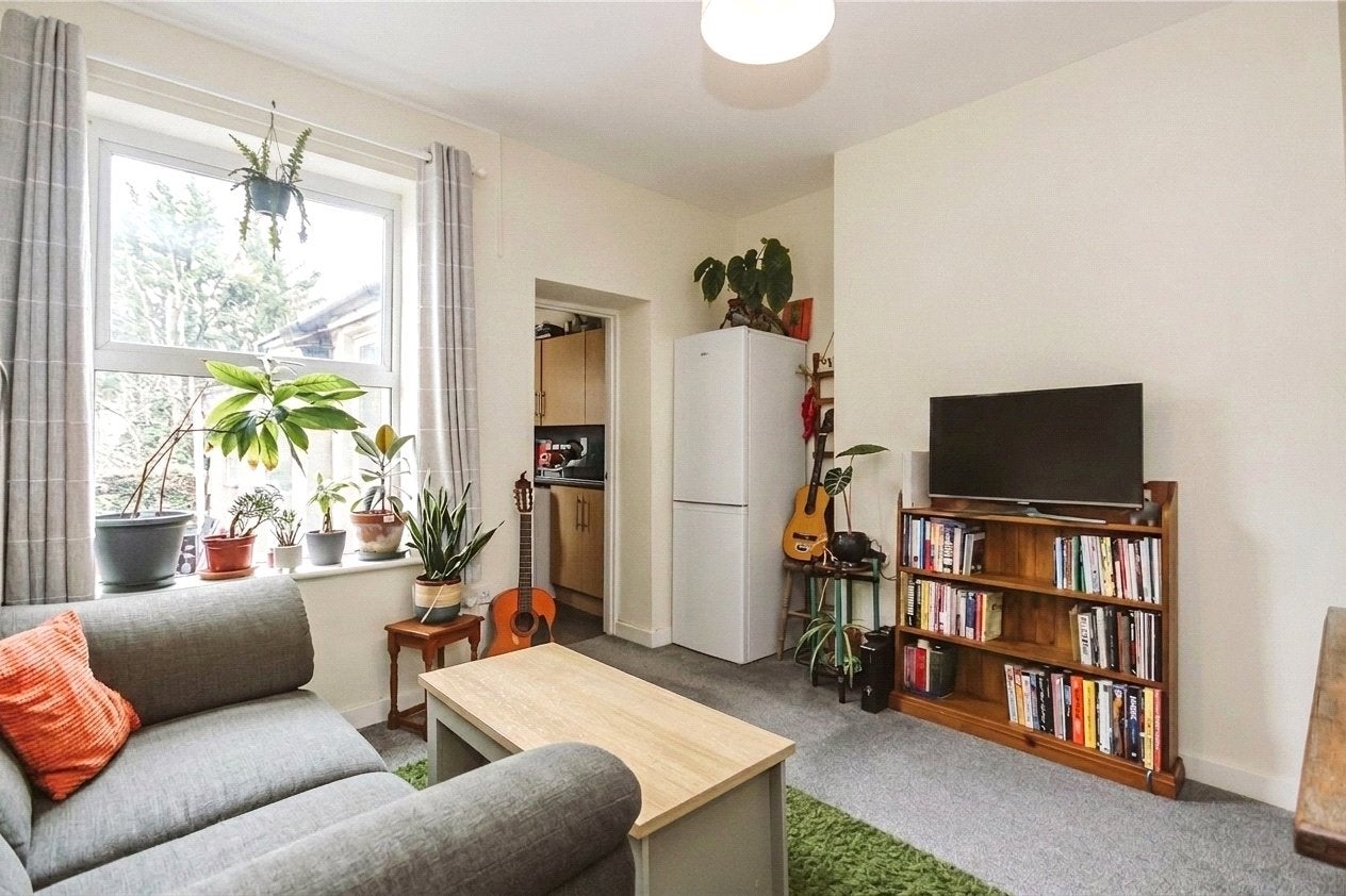 Flat Dean Crescent in Bristol