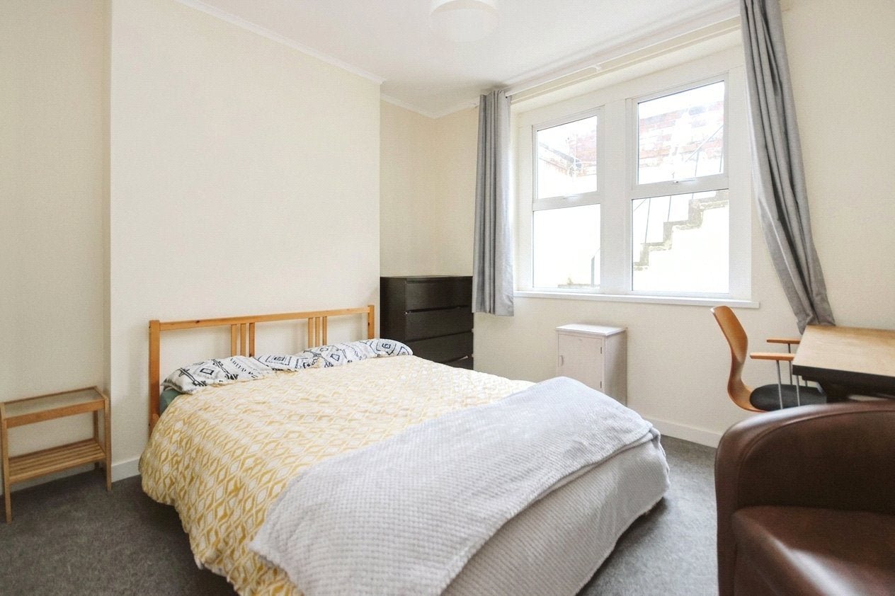 Flat Dean Crescent in Bristol