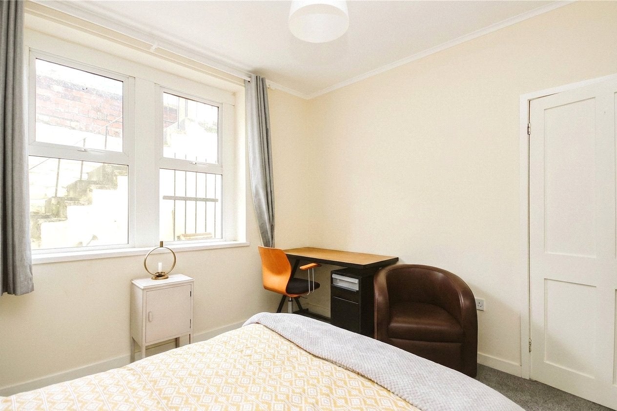 Flat Dean Crescent in Bristol