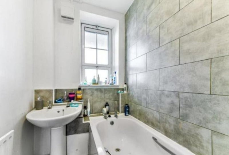 Flat Mead Close in Greater London