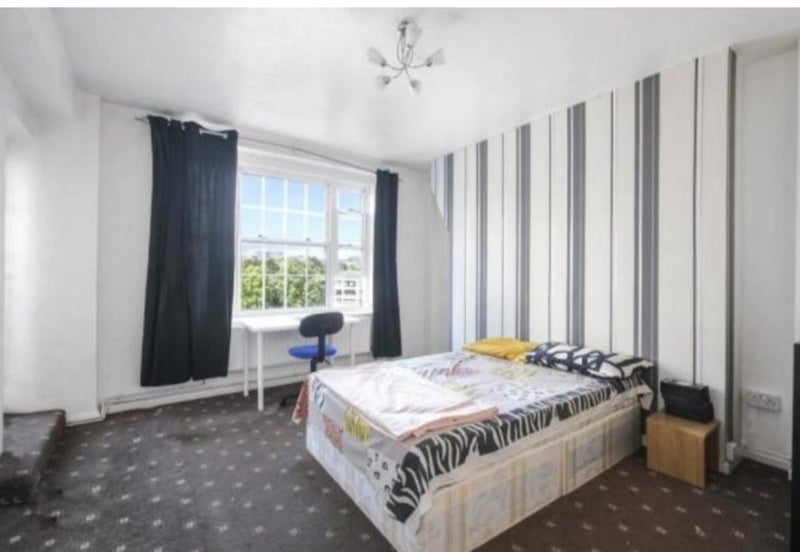 Flat Mead Close in Greater London