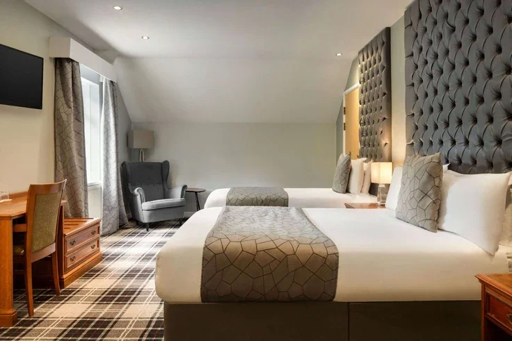 Room Coedcae Road in Trehafod