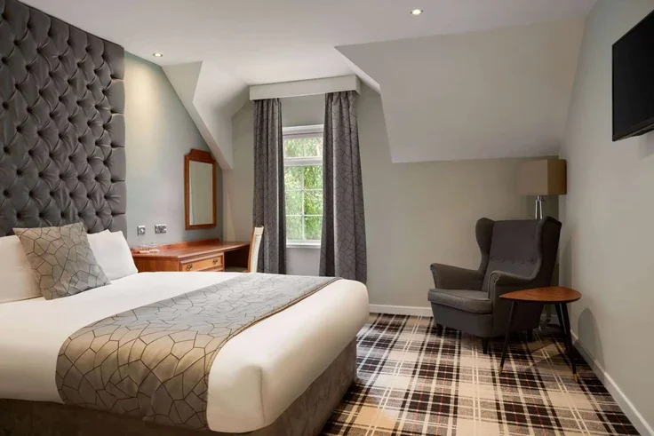 Room Coedcae Road in Trehafod