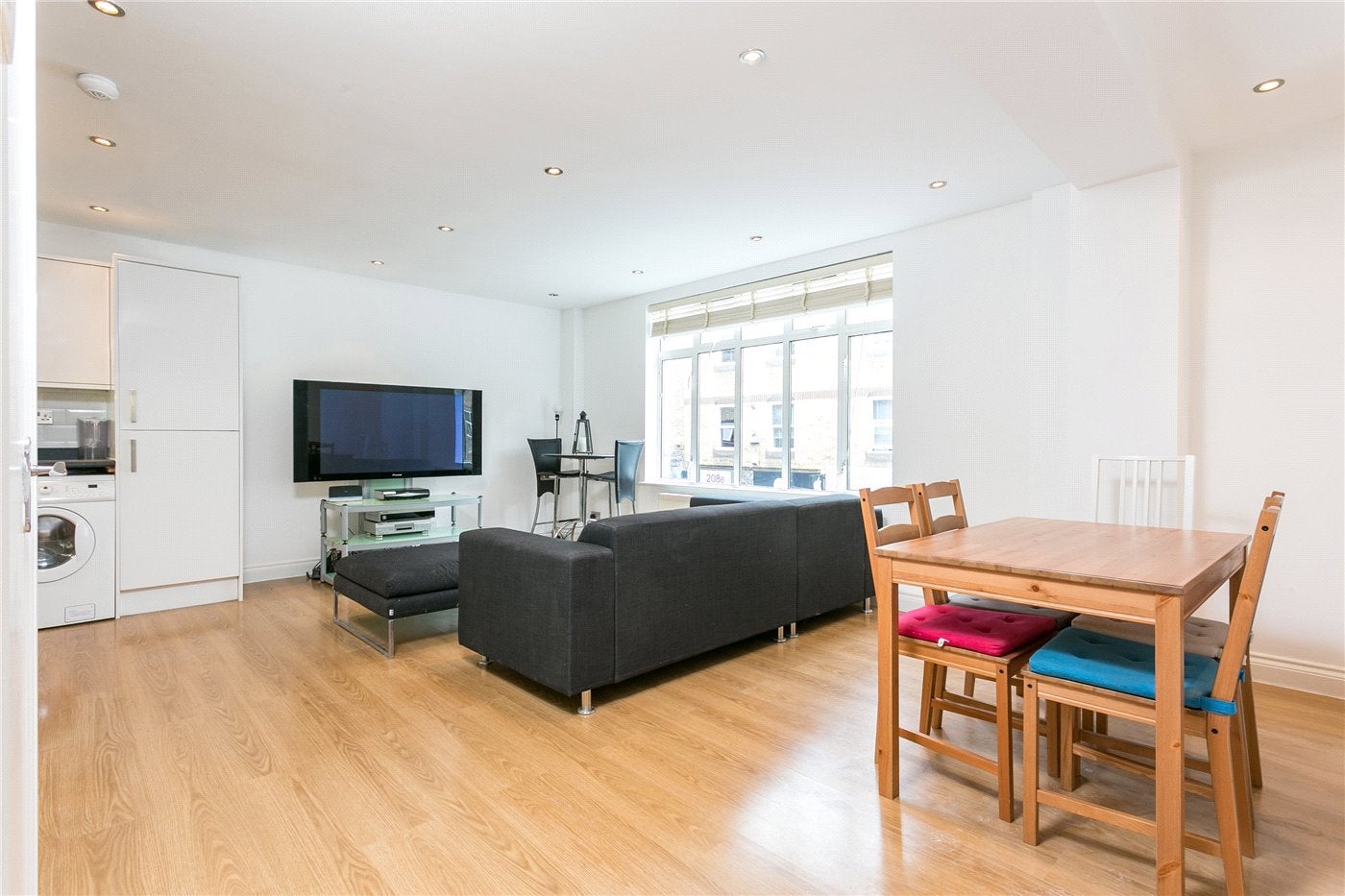 Flat Bacon Street in Greater London