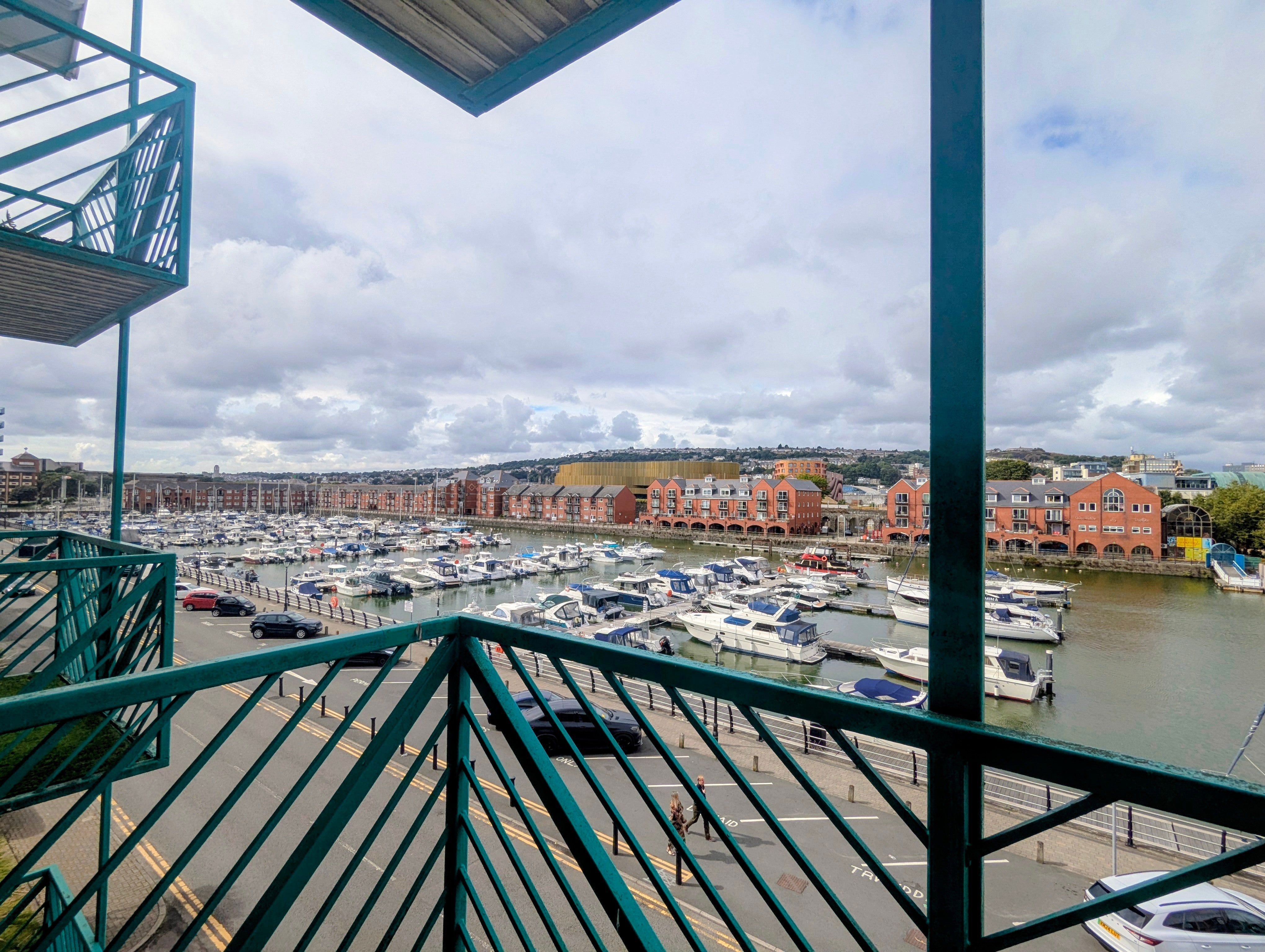 Flat Trawler Road in Swansea