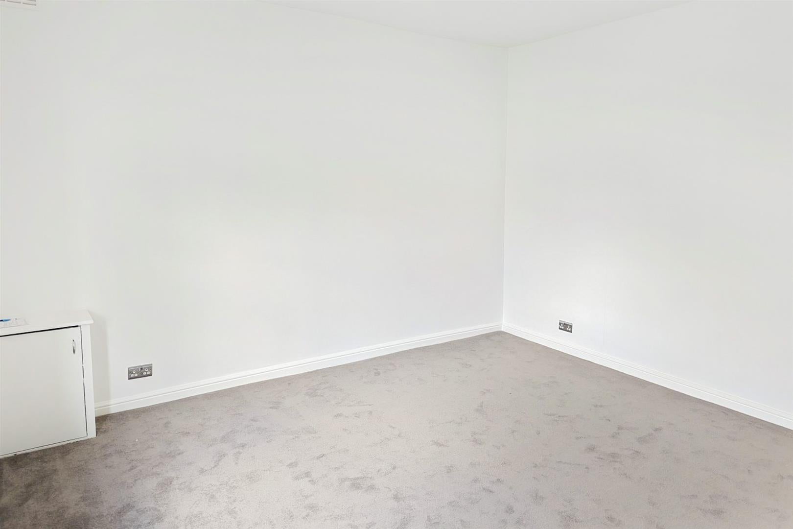Flat Thicket Road in Greater London