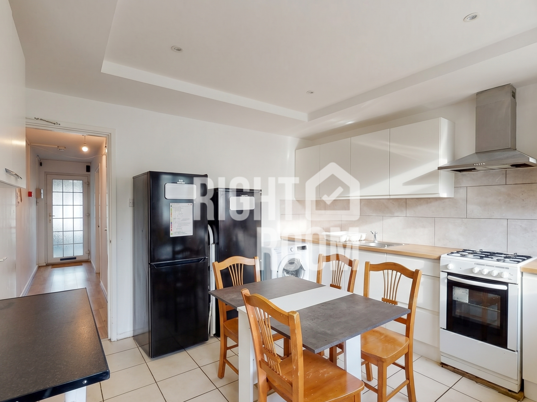 Room Chesnut Road in Greater London