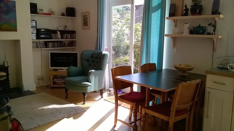 Room Hughenden Road in Bristol