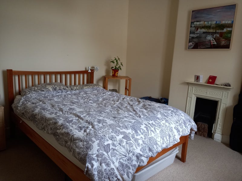 Room Hughenden Road in Bristol
