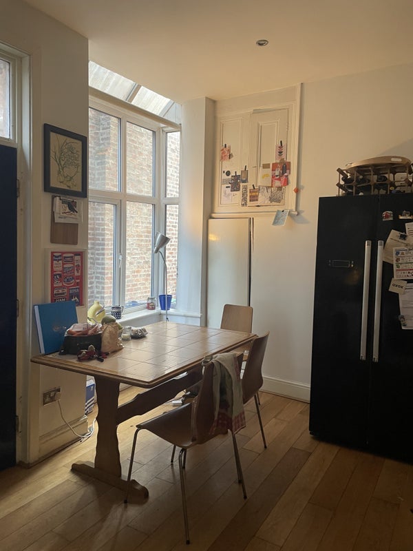 Room Clarendon Road in Manchester