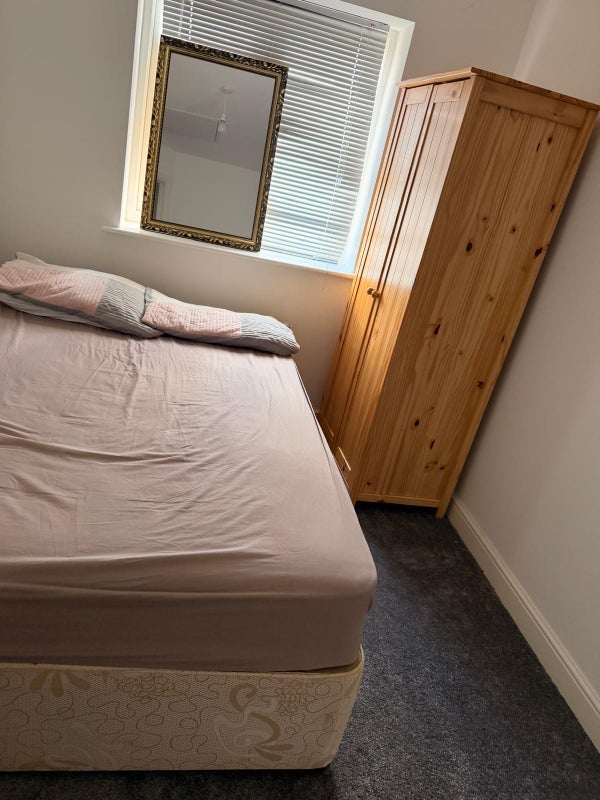 Room Cinder Lane in Wakefield