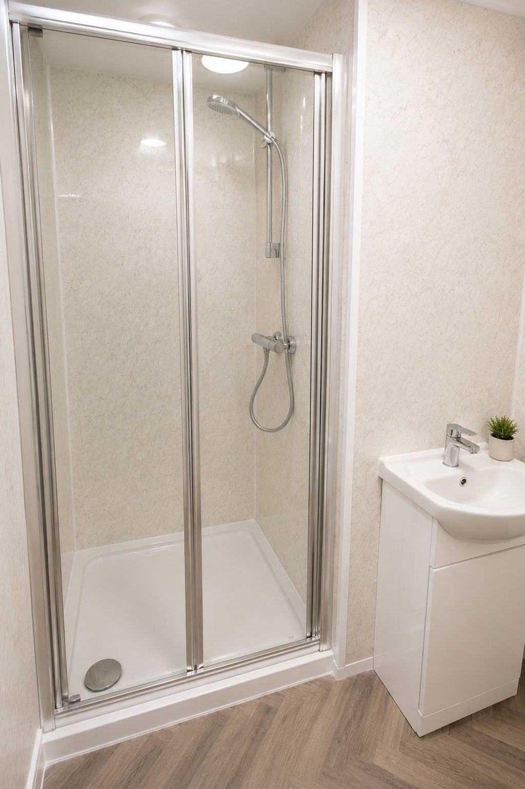 Room St Edmunds Close in Greater London