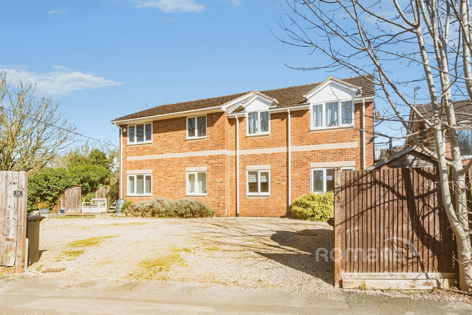 Flat Mapledurham Drive in Purley on Thames
