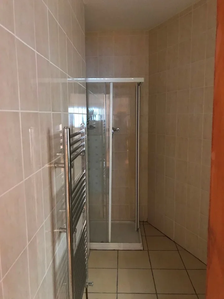 Flat Hunters Grove in Greater London