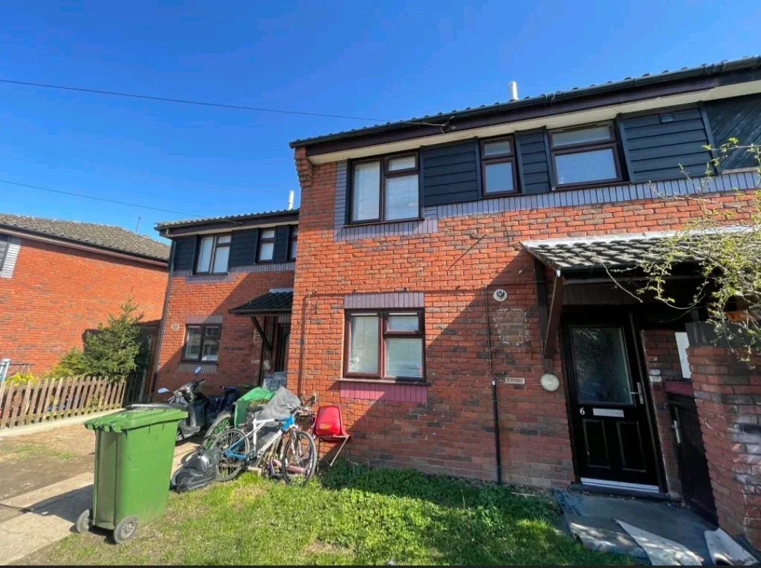 House Lorrimore Close in Billericay
