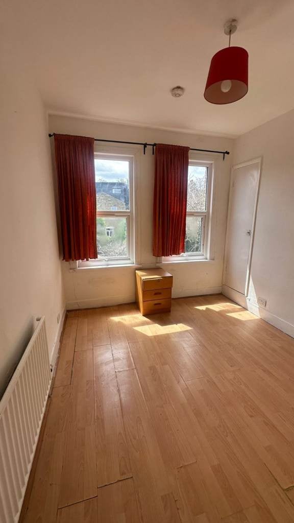Flat Chingford Road in Greater London