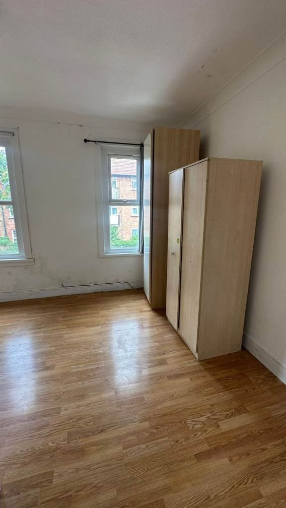 Flat Chingford Road in Greater London