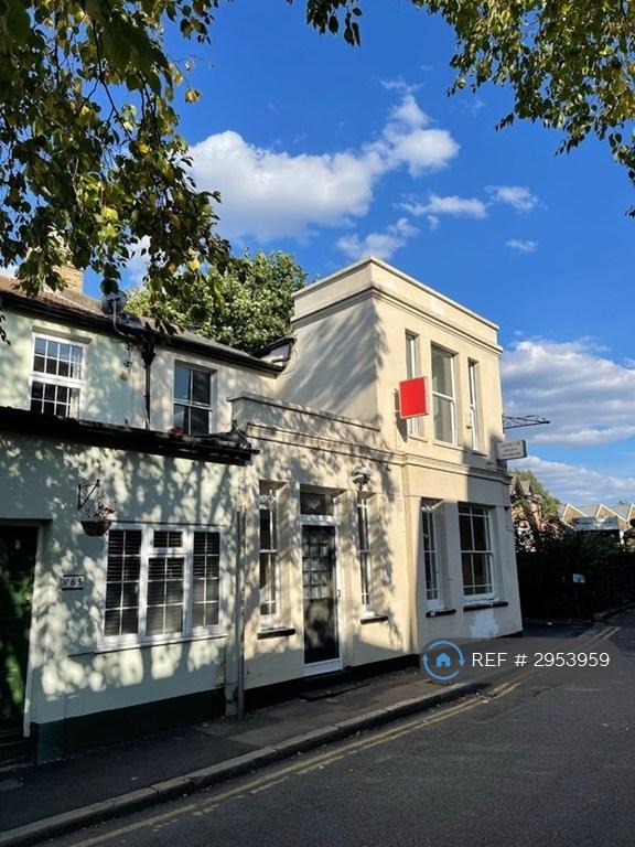 Flat Mill Street in Greater London