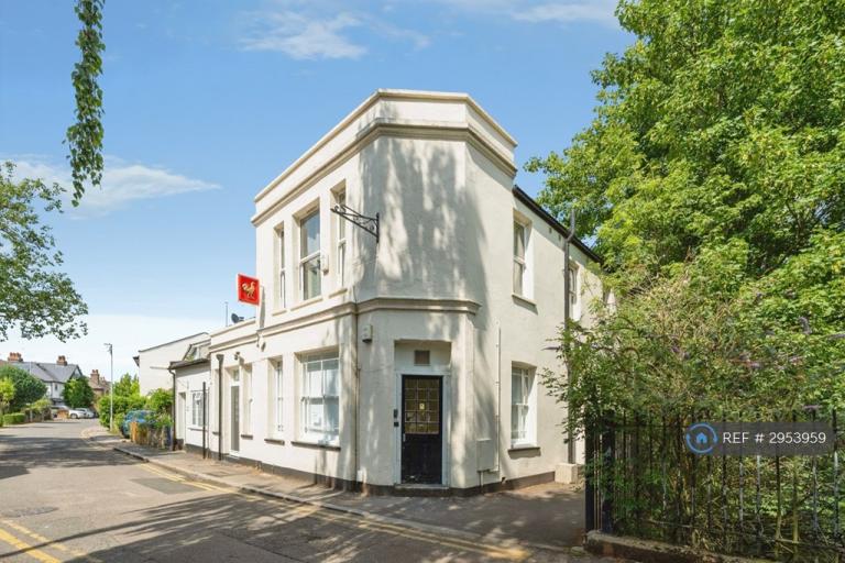 Flat Mill Street in Greater London