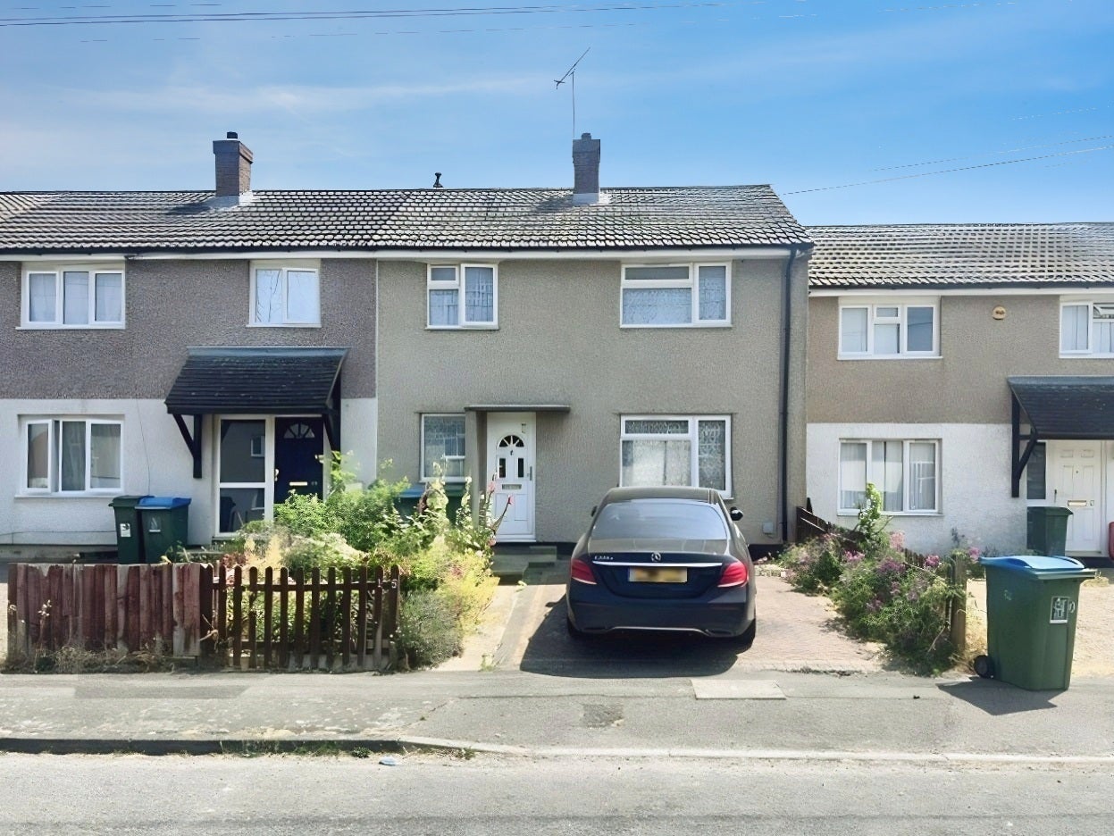 Flat Carlton Close in Aylesbury