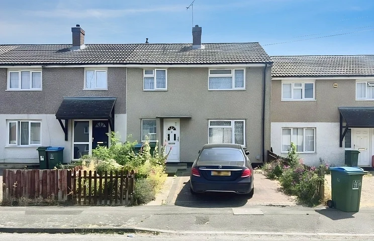 Flat Carlton Close in Aylesbury