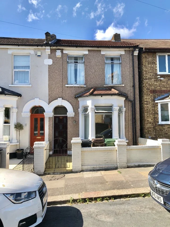 House Roland Road in Greater London