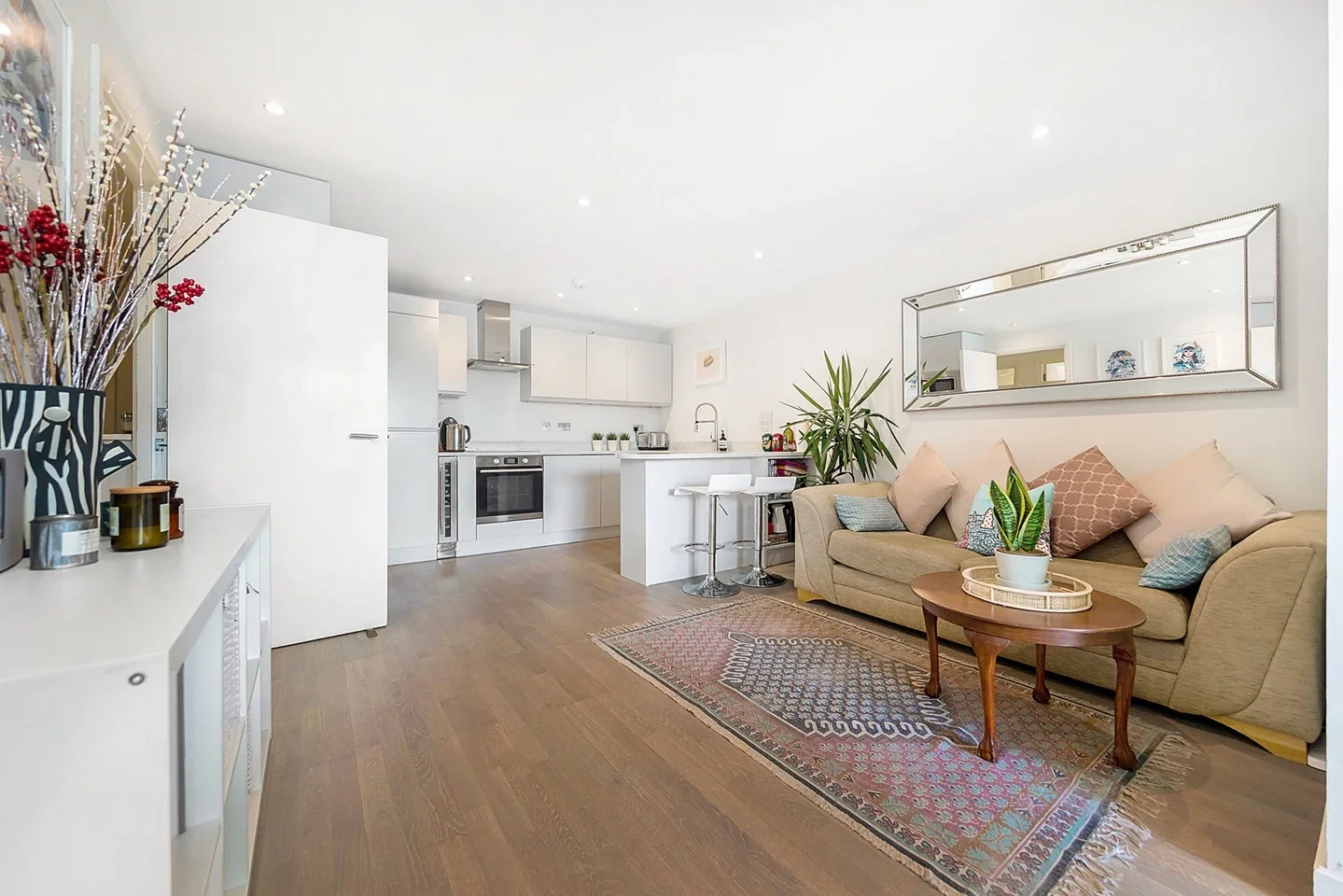Flat Bellefields Road in Greater London