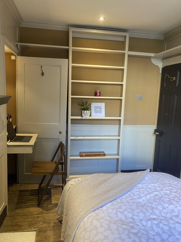 Room Parfett Street in Greater London