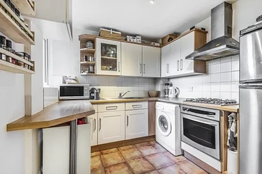 Flat Overbury Avenue in Greater London