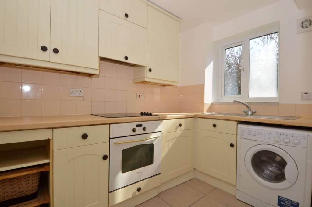 Flat Blackdown Close in Greater London