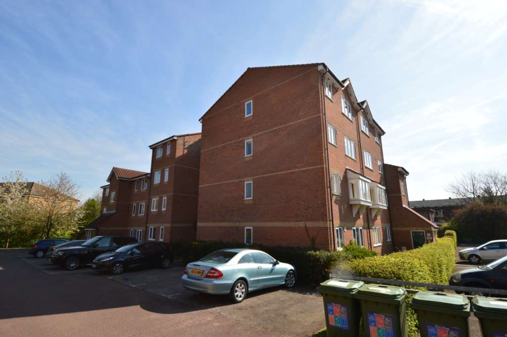 Flat Blackdown Close in Greater London