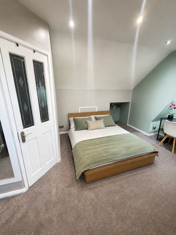 Room Montacute Road in Greater London