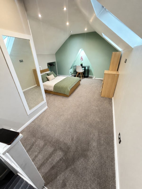Room Montacute Road in Greater London