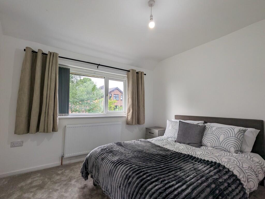 Flat Tunstall Road in Greater London