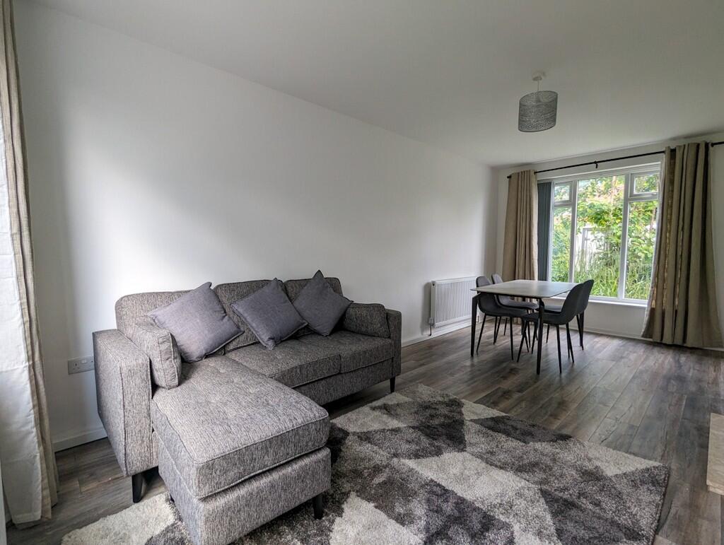 Flat Tunstall Road in Greater London