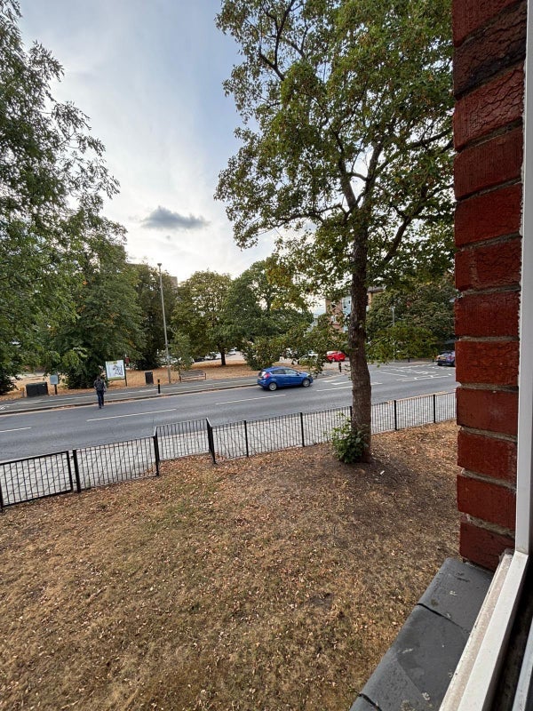 Room Woking Close in Greater London