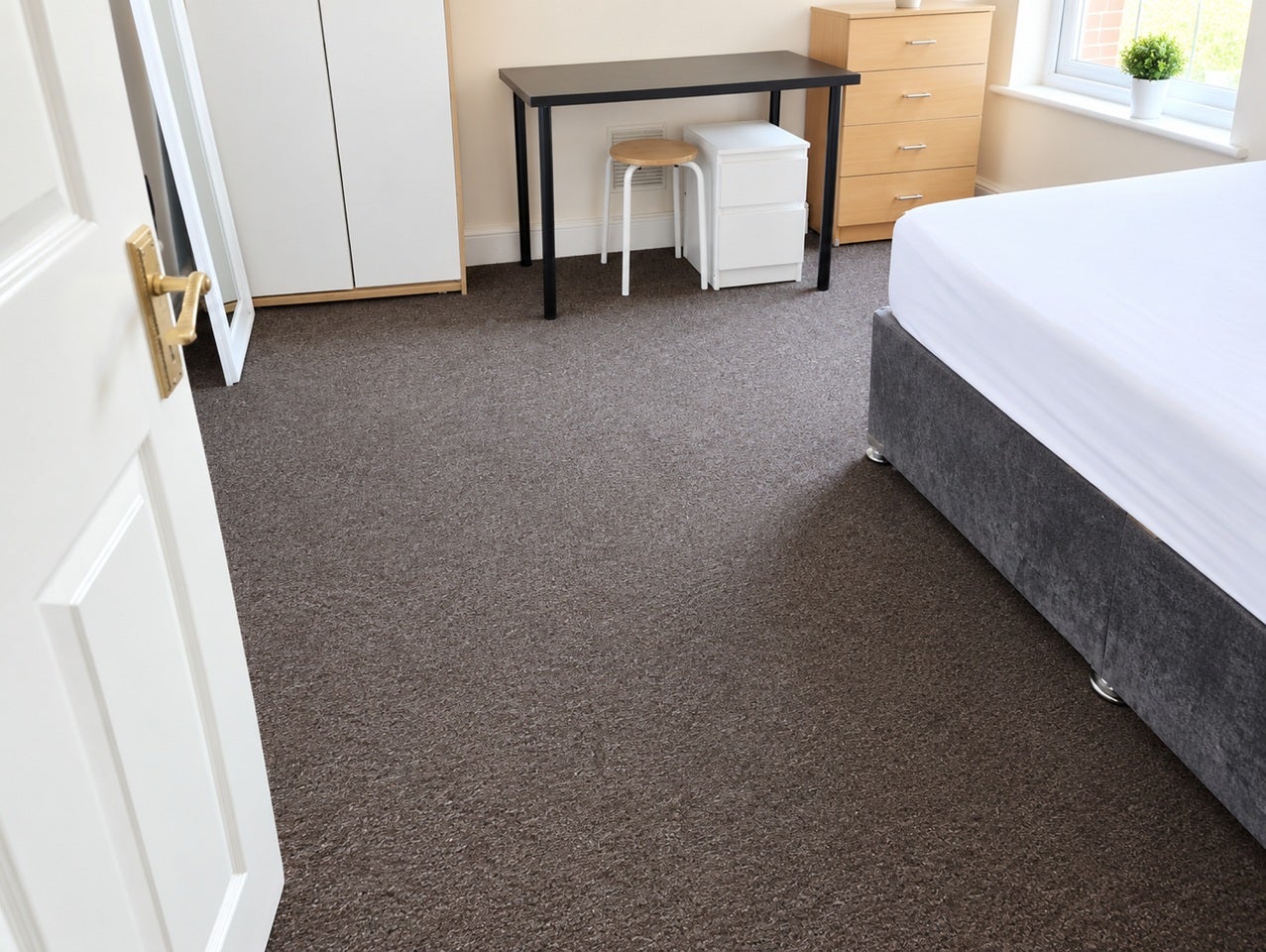 Room Olive Road in Greater London