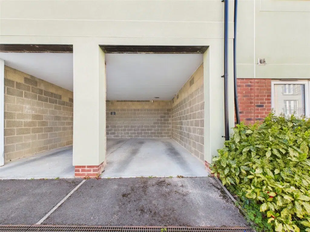 Flat Fairford Road in Cheltenham