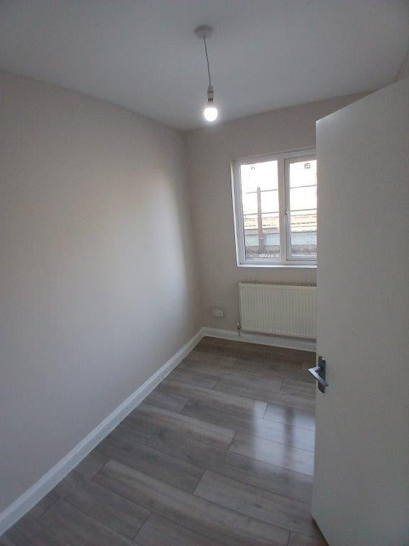 Flat Cambridge Heath Road in Greater London