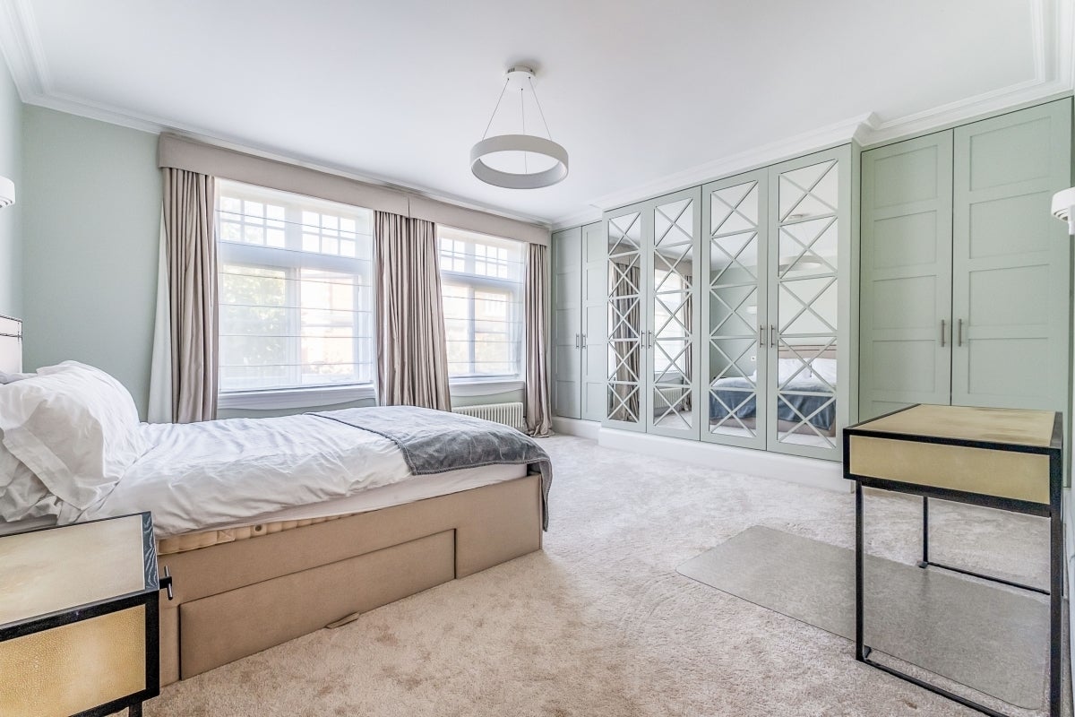 Flat Abingdon Villas in Greater London